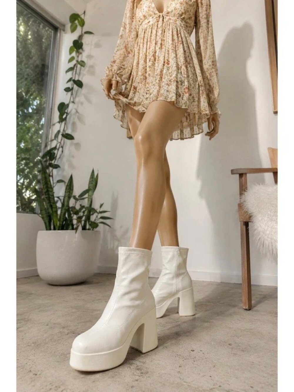 Dream Pairs Womens Size 8.5 Platform Moto Boots White Gogo Festival